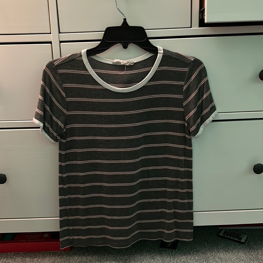 XS crop top shirt that fits big, I wear a medium now and it fits!